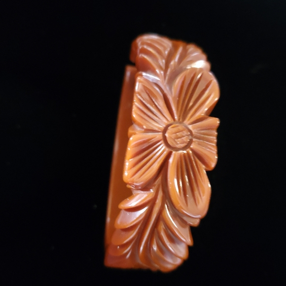 Carved Bakelite Bangle Caramel Floral Hinged 1930's 1940's - Picture 3 of 13